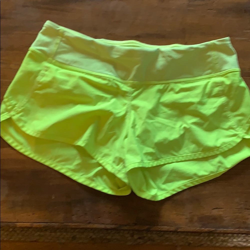 Lululemon size 6 Speed Up Short